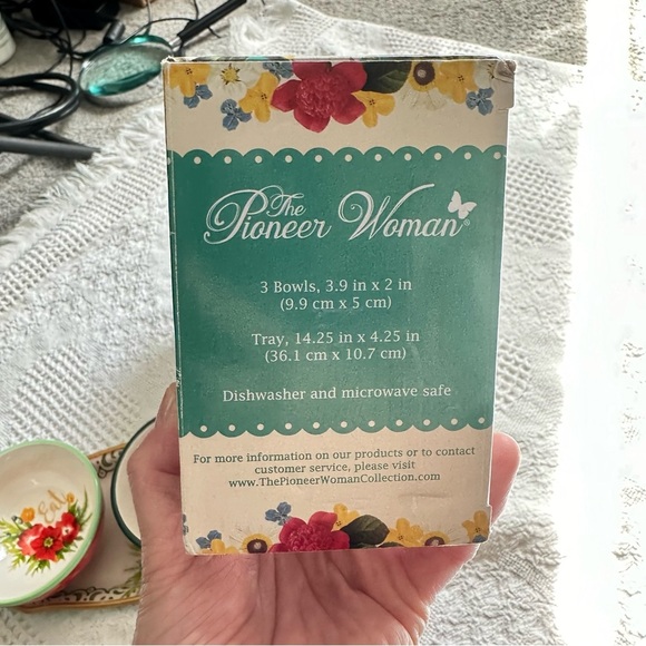 Pioneer Woman Garland 4-Piece Ceramic Condiment Set Winter Bouquet Pattern - Picture 5 of 14